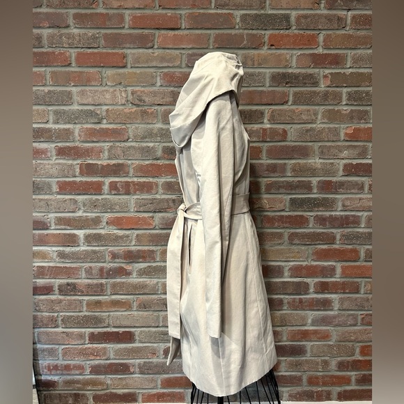 T Tahari Cream Belted Lined Jacket Size Medium. Has Tag Not Attached. - Picture 4 of 8